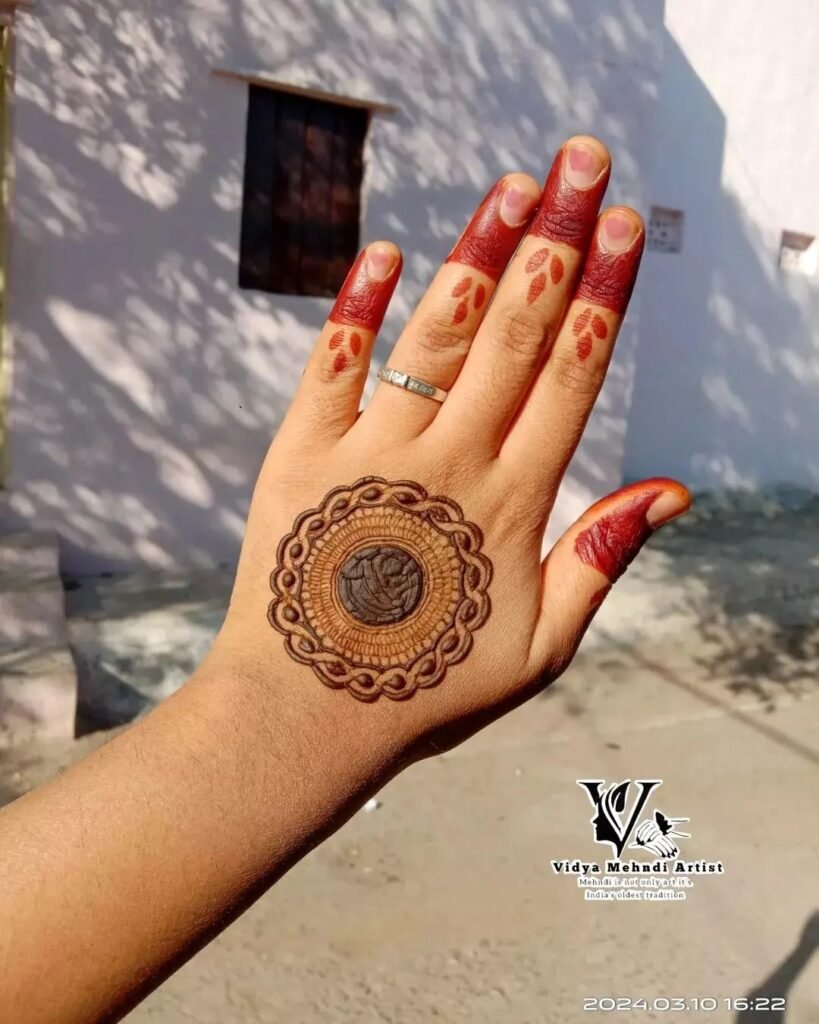 Easy Simple Circle Mehndi Design