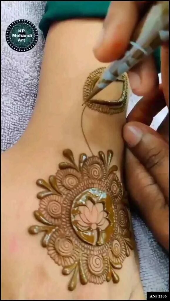 Easy Simple Circle Mehndi Design