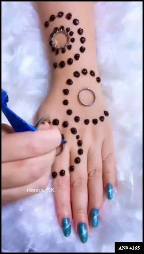 Easy Simple Circle Mehndi Design