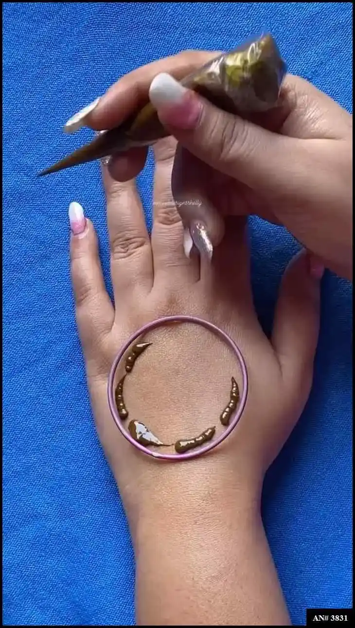 Round Mehndi Design