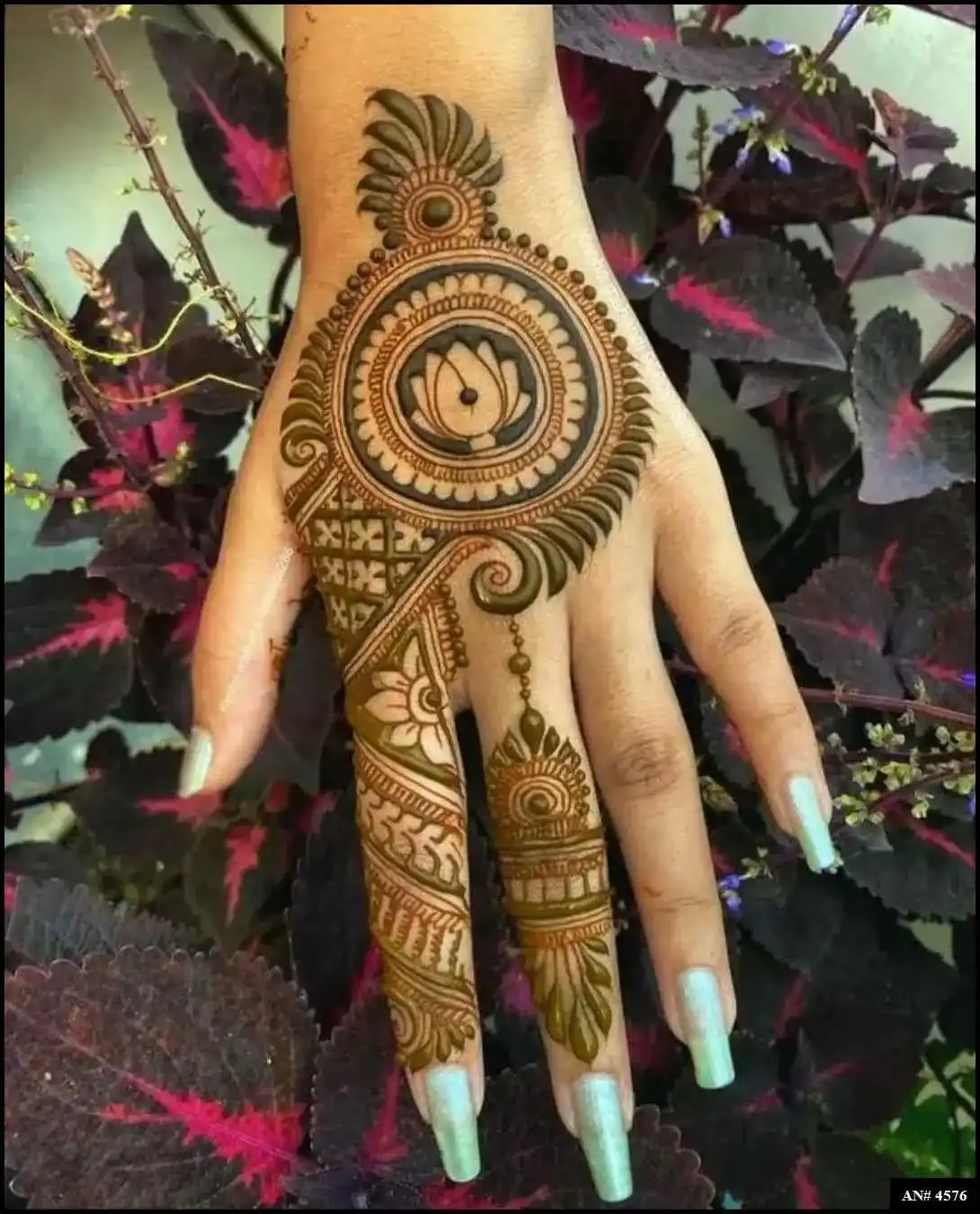 Round Mehndi Design