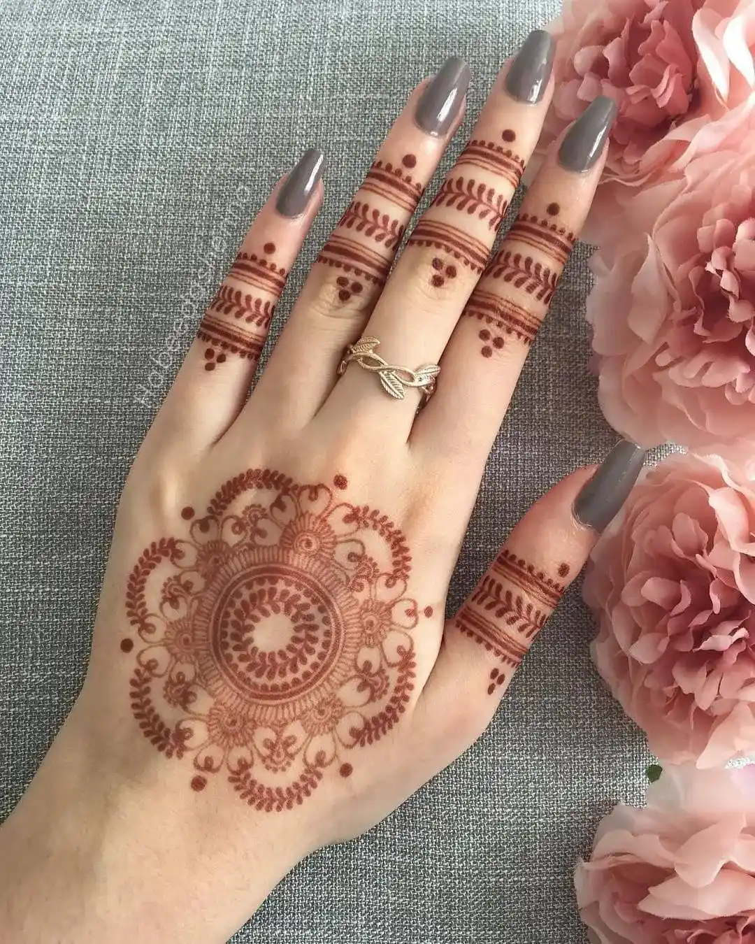 Round Mehndi Design