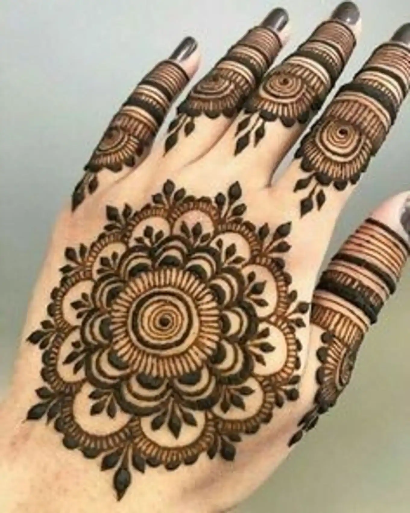 Round Mehndi Design