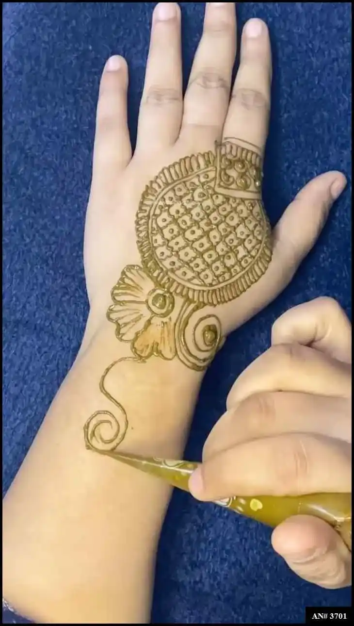 Round Mehndi Design